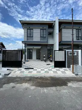 Rumah Baruk Utara, Hook Cantik, Baru Gress Minimalis Kontemporer Hanya selangkah ke Raya Merr, Sangat Dekat dengan Jalan Raya Merr, Depan Fasum