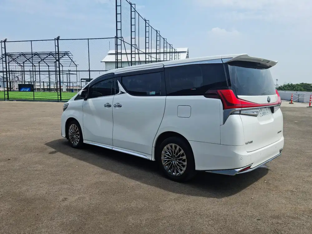 Lexus LM350 2020 Bensin