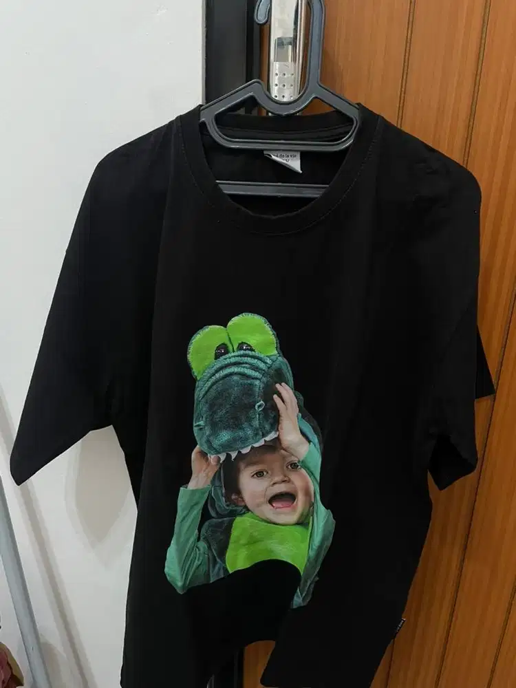 Preloved kaos acme de la vie baby crocodile size 2 oversize
