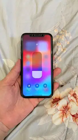 Dijual Iphone Xr Black 128GB Resmi Ibox Hp Charger