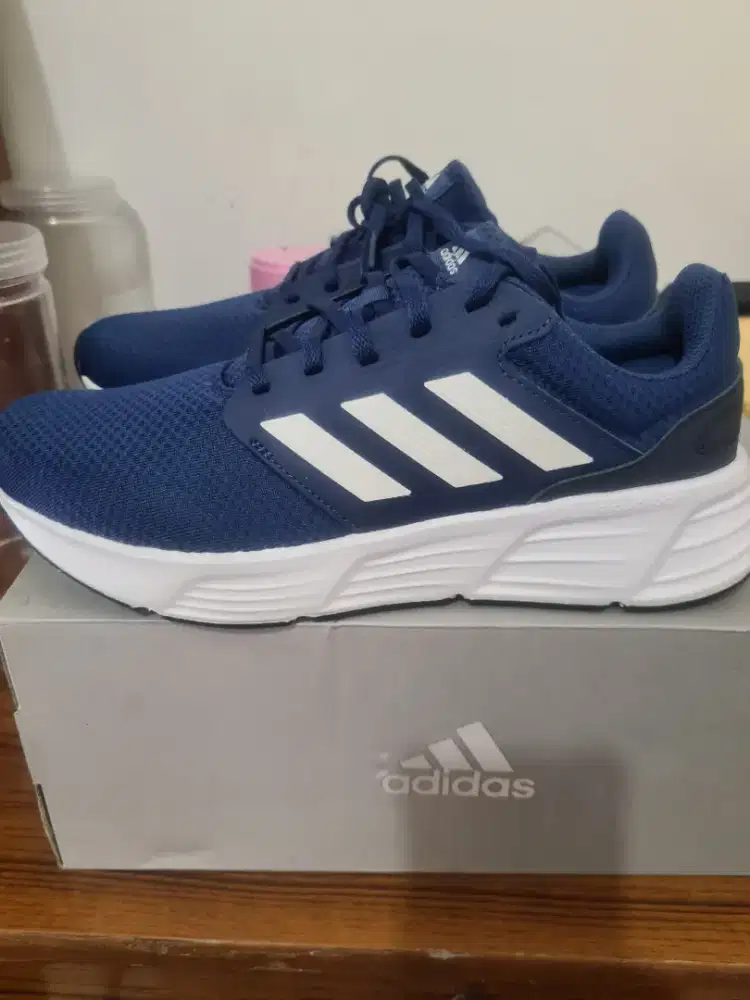 Sepatu adidas running original kondisi baru
