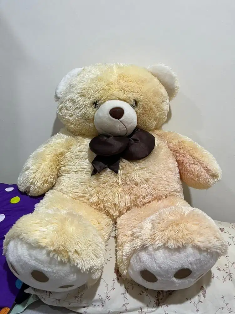 Boneka beruang besar