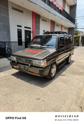 Kijang Super  G warna hitam