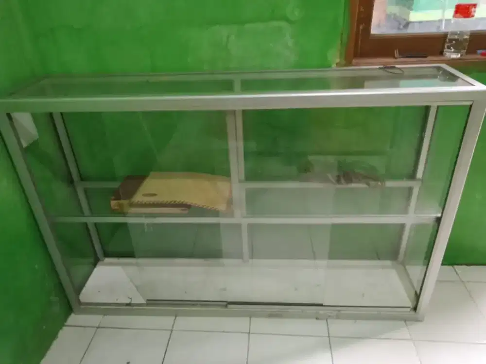 Etalase Bekas Ukuran 130×70