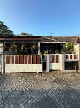 RUMAH CANTIK KEKINIAN FULL FURNISHED DALAM PERUMAHAN WIROKERTEN PRATAMA
