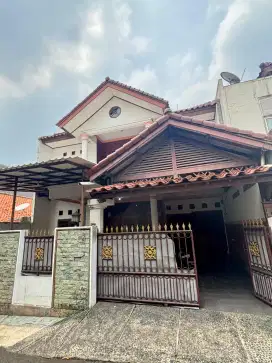 Rumah besar bebas banjir disewakan