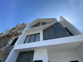 Hunian Elegan 2 Lantai dengan Desain Modern di Sapen