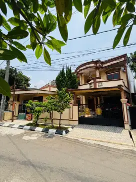 Dijual Rumah Komplek Bogor Raya Permai. Nyaman dan Asri. 3 lantai