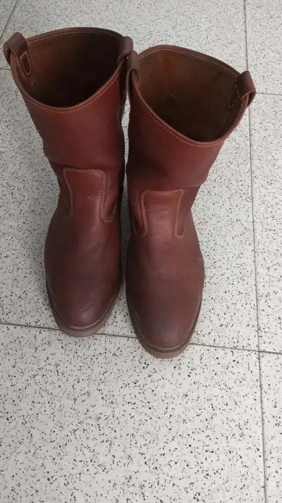 Jual sepatu bekas pakai 2 bulanan