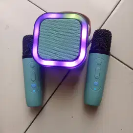 Speaker bluetooth+ 2 mic. Kondisi 99% , lumayan buat anak karokean