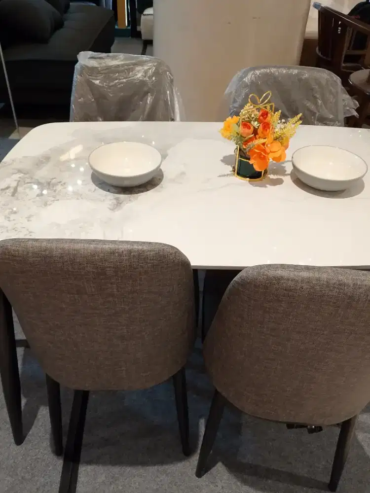 cicilan meja makan satu set dengan bangkunya cuma pakai ktp