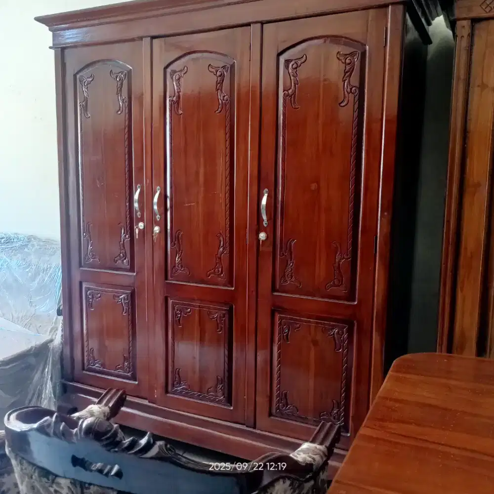 155*55*200 lemari jati 3 pintu bekas dah plitur ulang