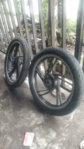 Velg bekas motor Honda Blade r17