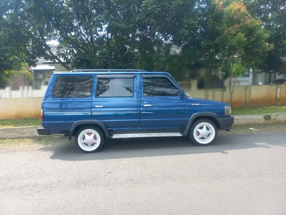 Di jual toyota kijang lgx grand extra