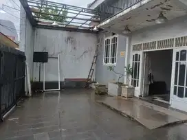 Rumah Besar 2 Lantai di Cipinang