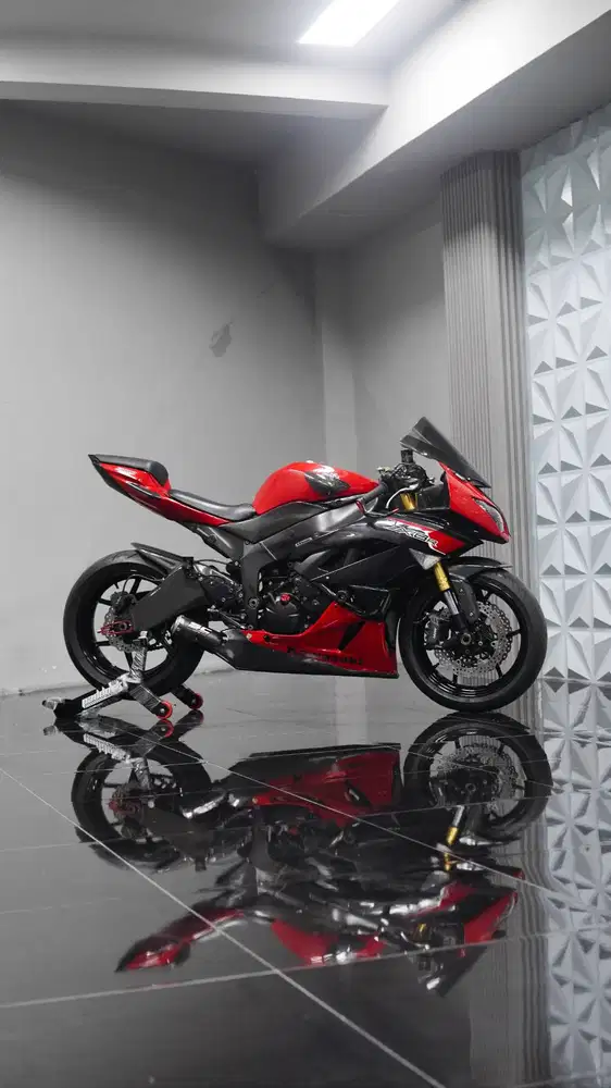KAWASAKI ZX6R RED 2011