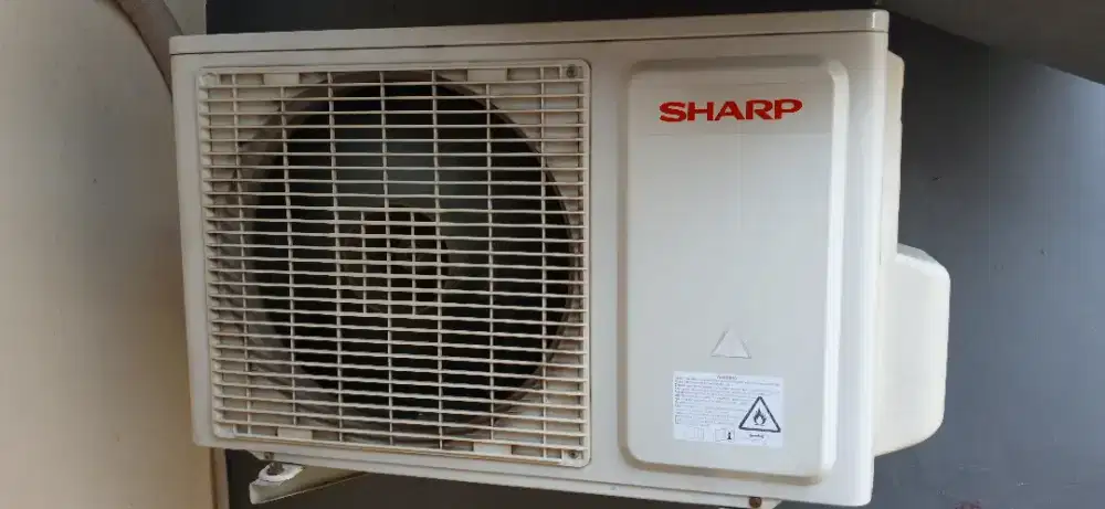 Di jual outdoor AC Sharp 1/2 PK