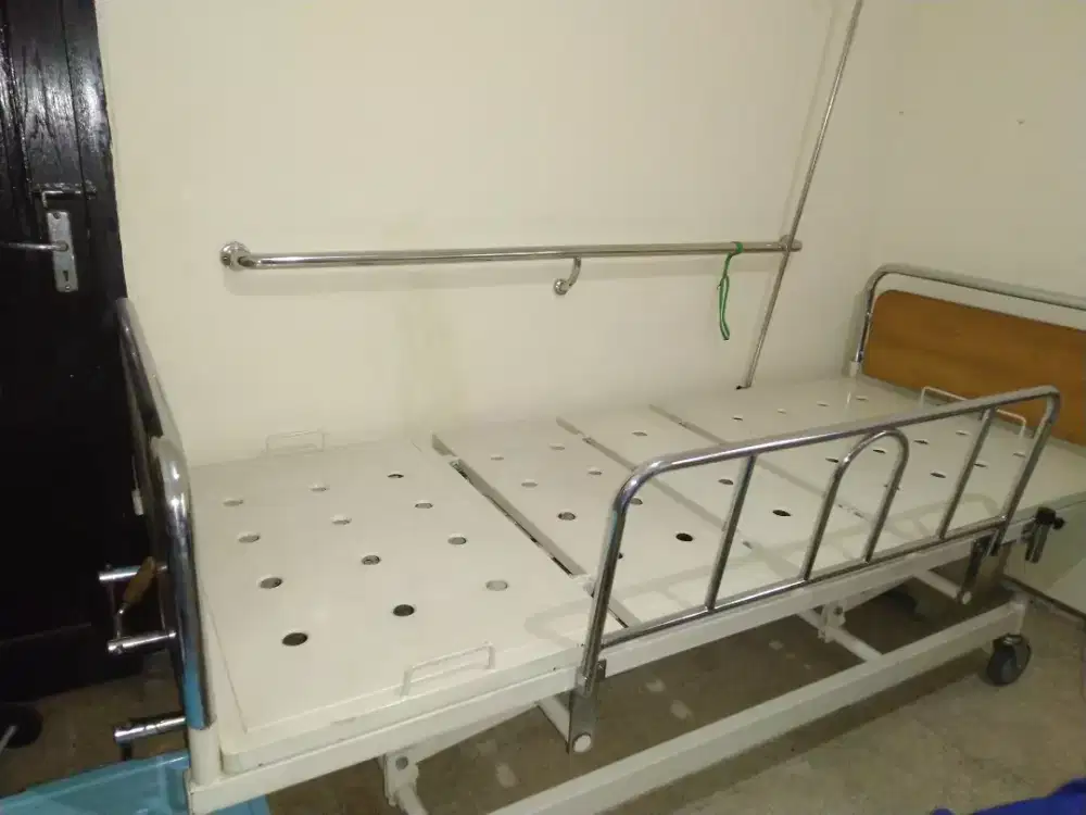 Tempat tidur pasien