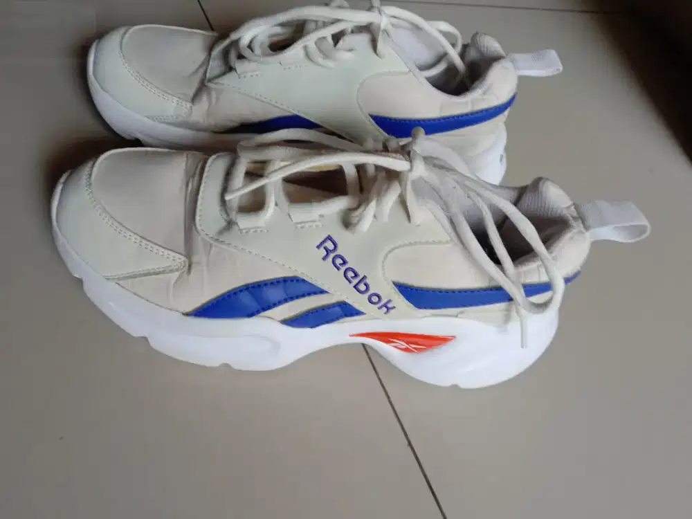 Sepatu Reebok preloved