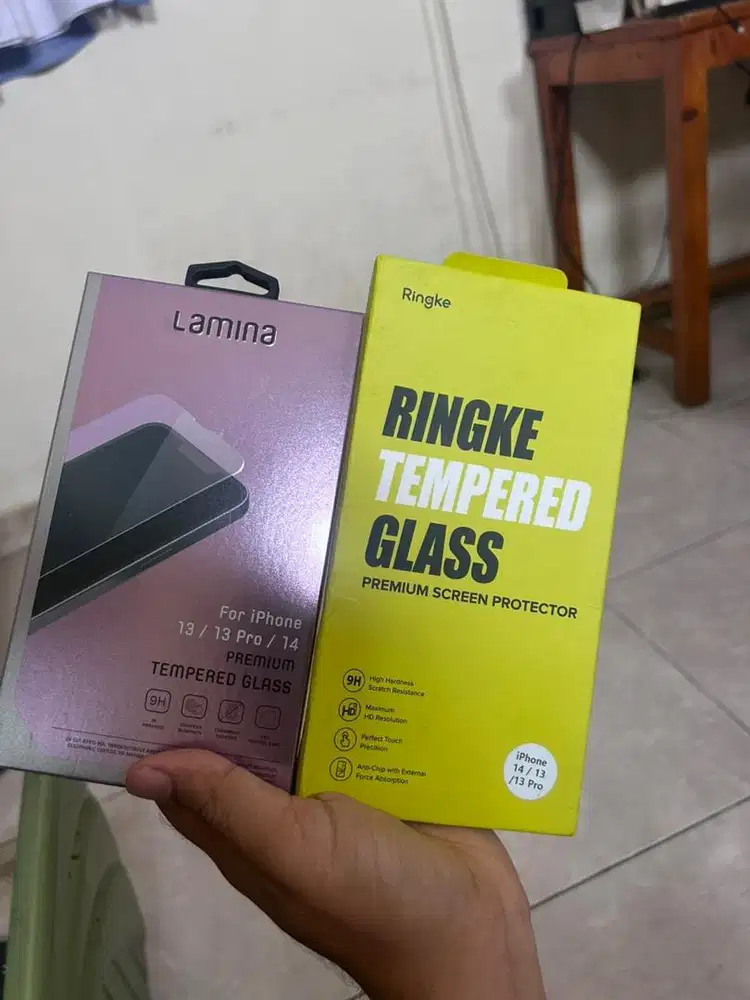 Tempered Glass Lamina dan Ringke untuk Iphone 13/13pro/14