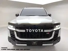 TOYOTA LAND CRUISER 300 GR-SPORT
PUTIH 2023