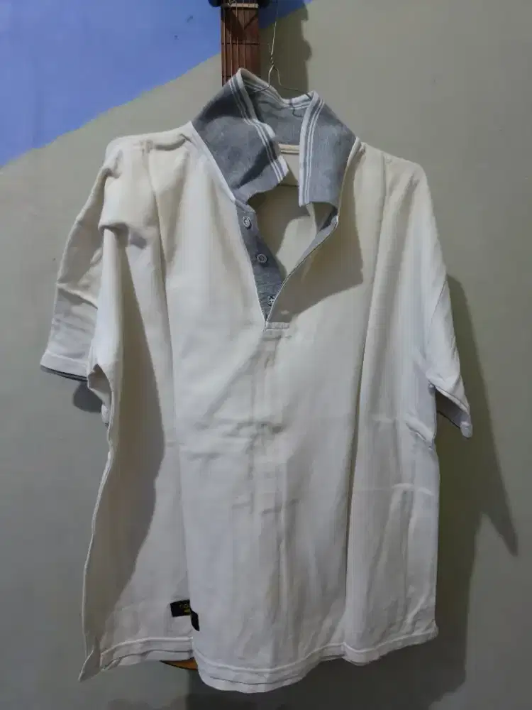 Baju Polo Putih