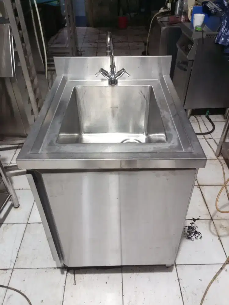 Sink kabinet ukuran 60x70x85 ukuran lubang 40x50x30 

Harga : 2,3jt