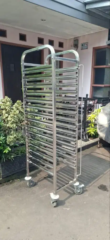 Tray
Uk38x55x170 Loyang Uk 32x54
Total 15 Tray
Merk Getra

Harga 2,2jt