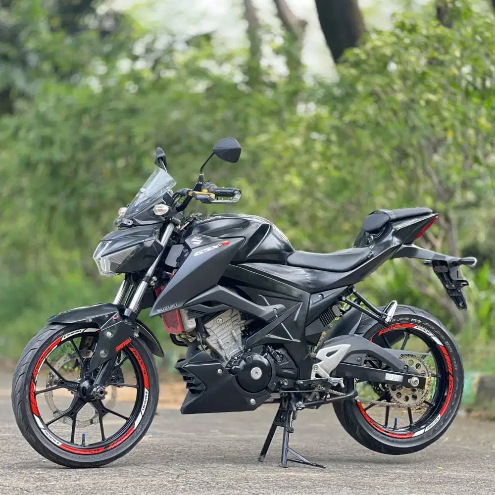 SUZUKI GSX 150S HITAM 2018 KM LOW PAJAK PANJANG SIAP NGEBUT