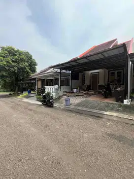 RUMAH 2,5 LANTAI RENOVASI,SIAP HUNI,DALAM CLUSTER