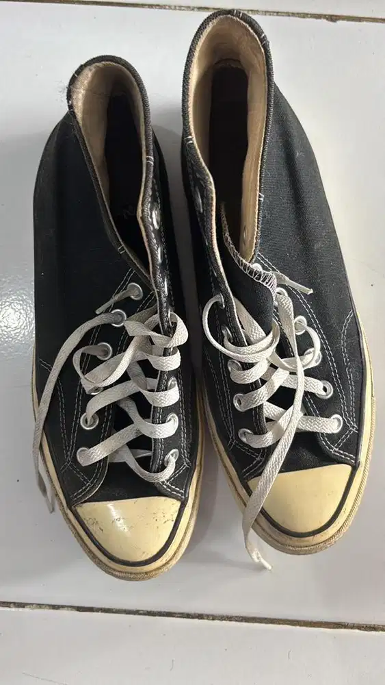 Sepatu Converse Bekas