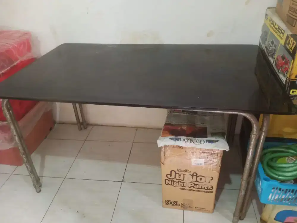 Meja Makan minimalis