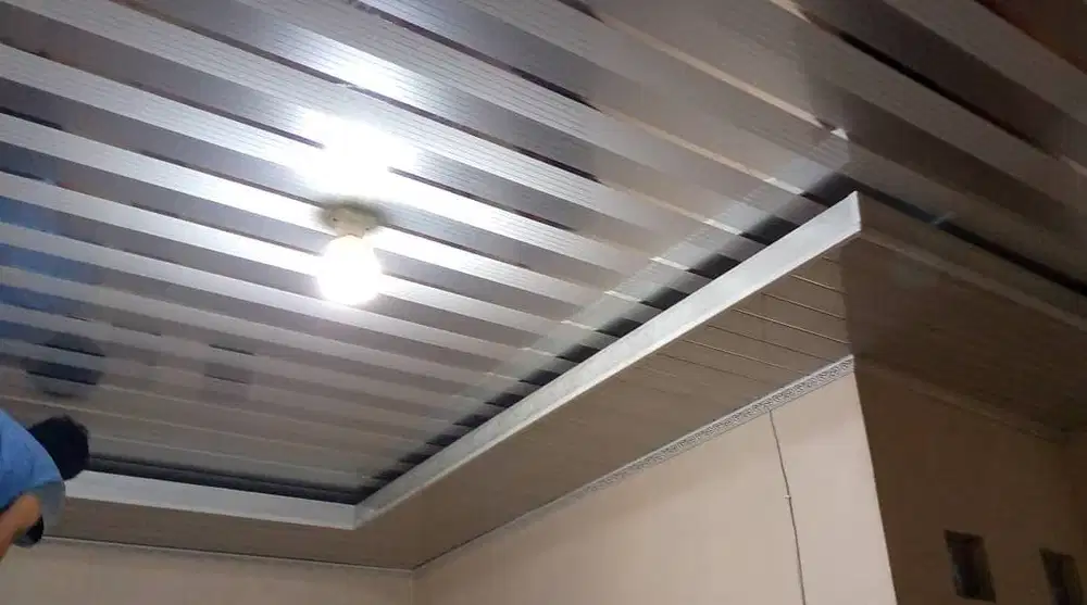 Sekat Plafon Partisi PVC GRC Gypsum Jasa Tukang Pasang Wall Moulding