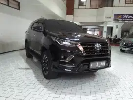 Toyota Fortuner VR-Z GR-Sport 2.8L AT Solar Tahun 2022 Hitam Metalik