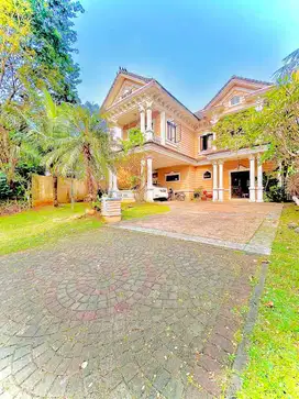 RUMAH MODERN CLASSIC LUAS,BONUS HALAMAN BELAKANG LUAS