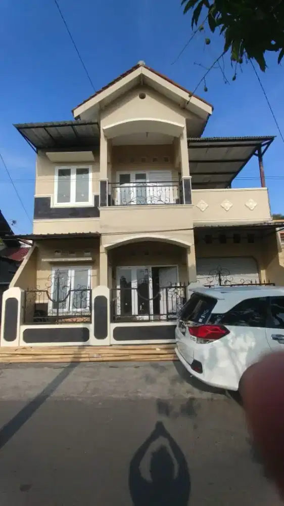 Disewakan/Jual  rumah/kantor 2 lantai dalam ringroad maguwo