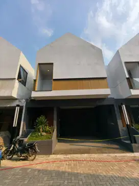 Sewa rumah 2 lantai murah di Ciputat, Luminance House