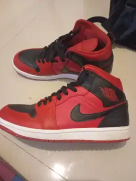 Jordan 1 Mid Reverse Bred