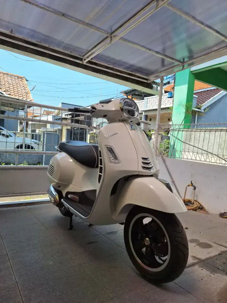 PIAGGIO VESPA GTS-150 WHITE INNOCENZA