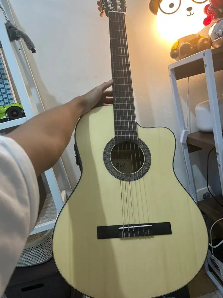 Dijual gitar klasik senar nilon cort ACI2OCE nego