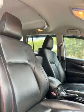 Menjual Toyota Innova venture tipe paling tinggi 2022