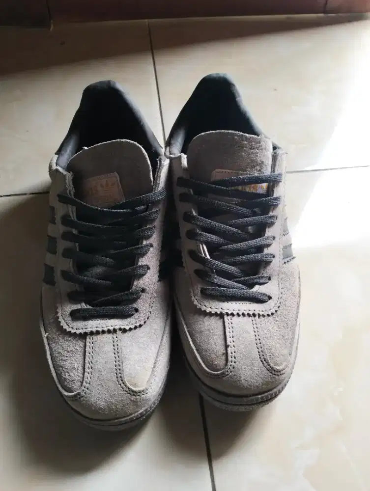 Sepatu adidas spezial