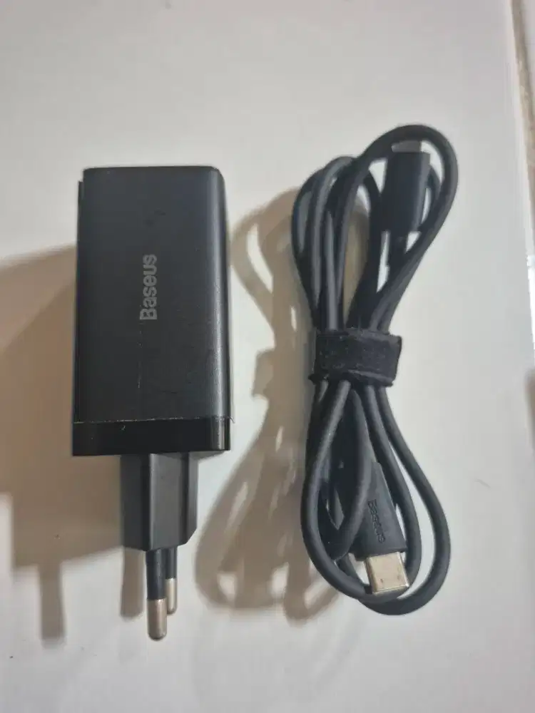 Baseus charger 65 wat.