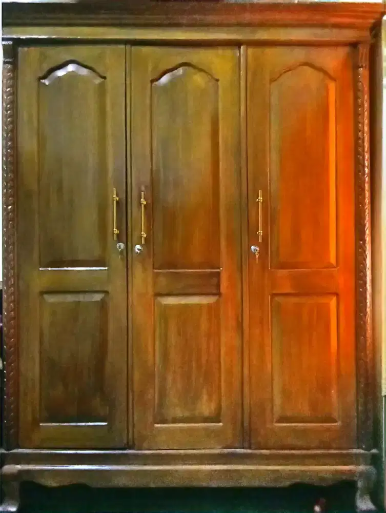 Lemari antik kayu jati asli
