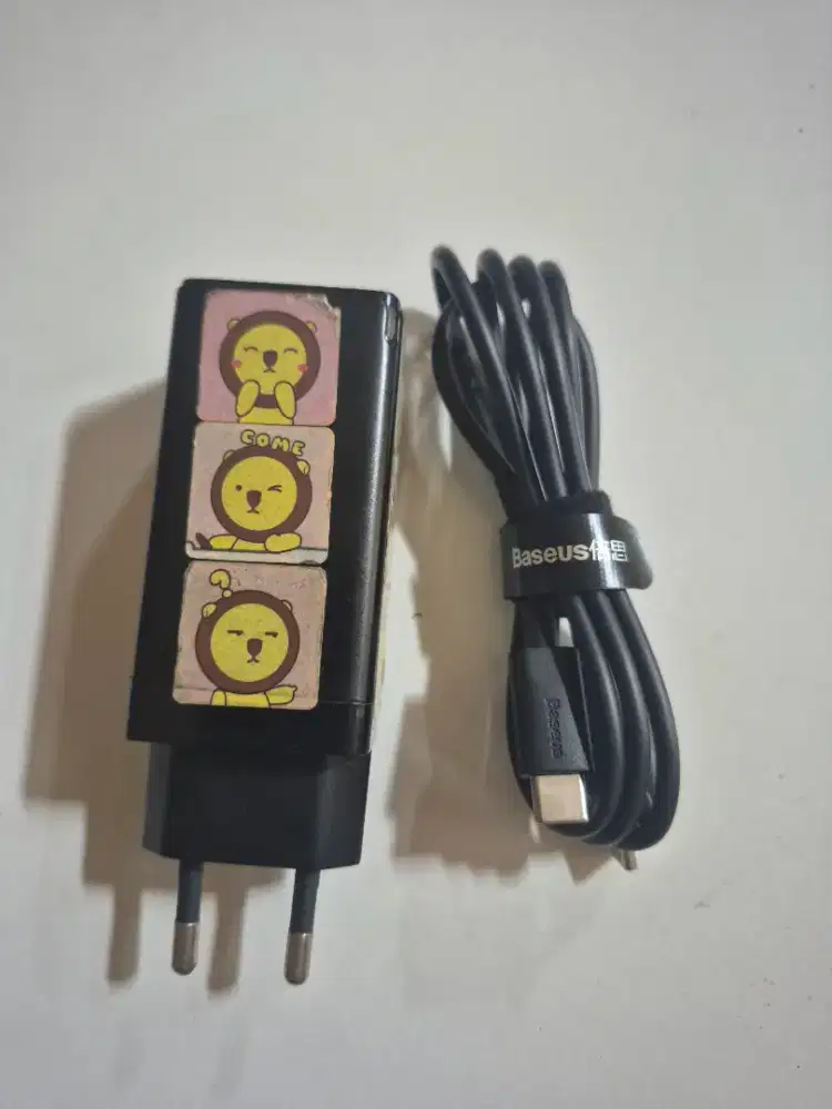 Baseus charger 65 wat.