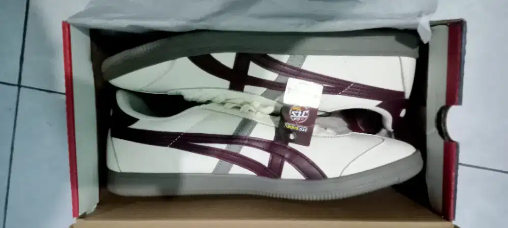 Sepatu/Snickers onitsuka Tiger