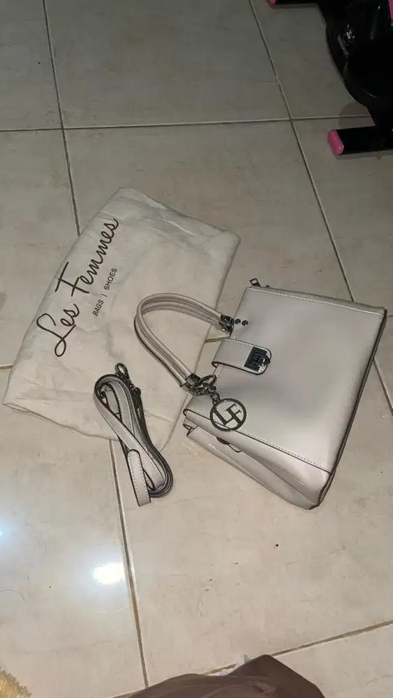 TAS LES FEMMES Cream tas wanita like new