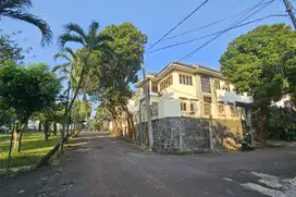 Rumah Hook Depan Taman