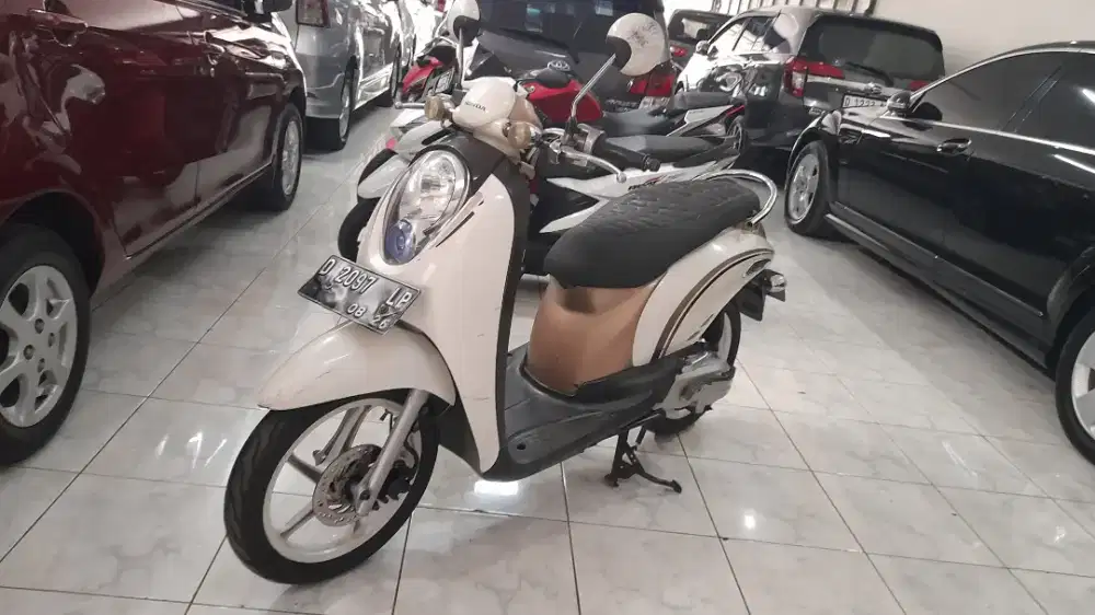 Honda Scoopy 2010 | 2011putih km.low