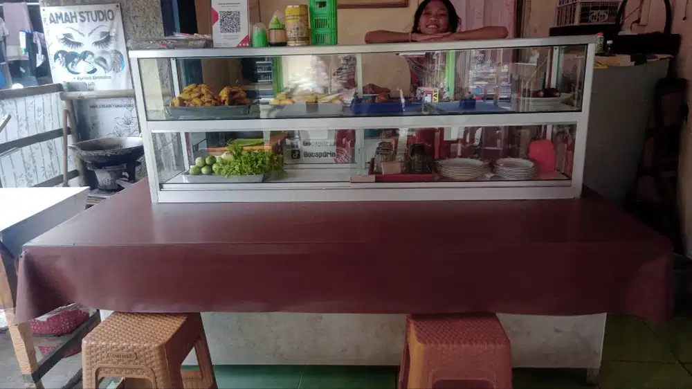 Oper  alih tempat usaha pecel ayam yang lagi rame
